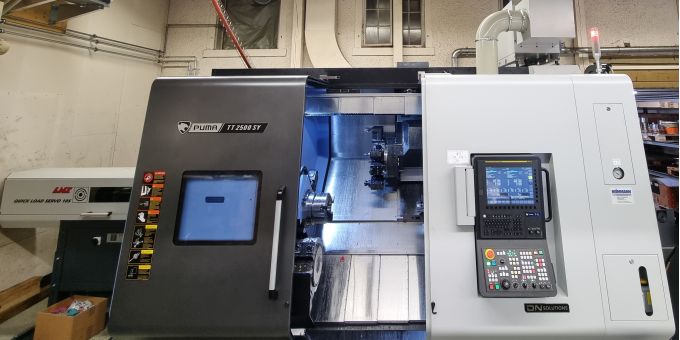 Doppelspindel Drehcenter mit Doppelrevolver und Stangenlader Doosan Puma TT2500 SY